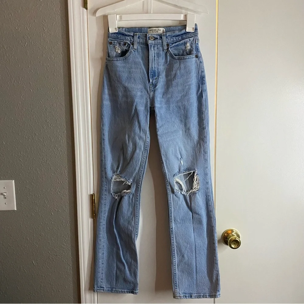 Abercrombie & Fitch Women’s Ultra High Rise 90s Straight Jean - Picture 2 of 6